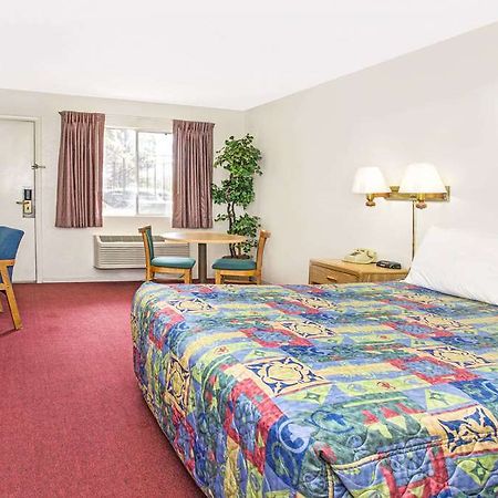 Knights Inn Aurora Kamer foto
