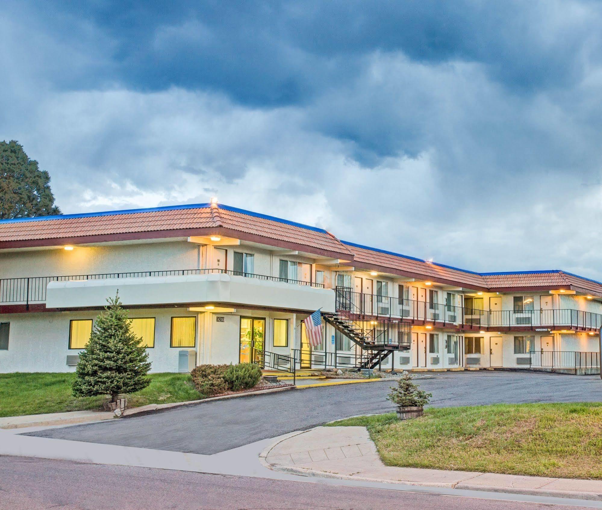 Knights Inn Aurora Buitenkant foto