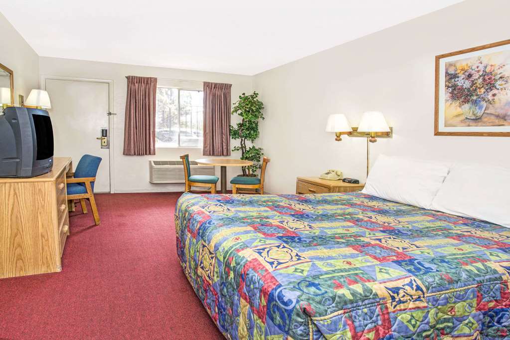 Knights Inn Aurora Kamer foto