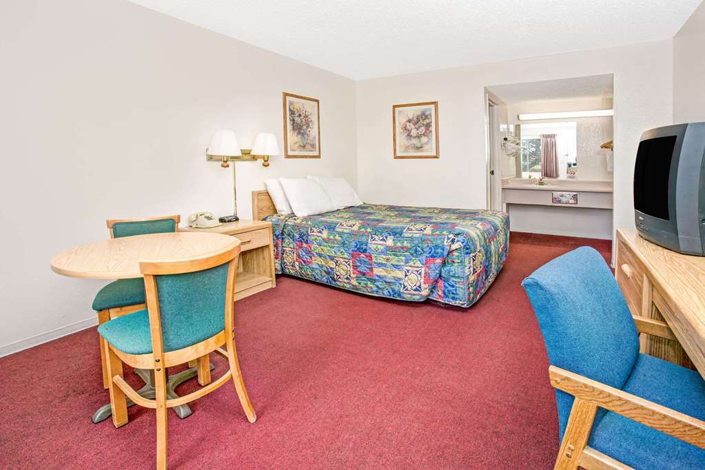 Knights Inn Aurora Kamer foto